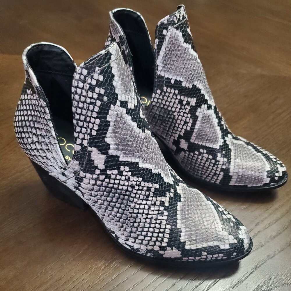 Coconuts by Matisse Trader snakeskin ankle bootie size 6.5 Women's